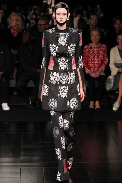 Look 5